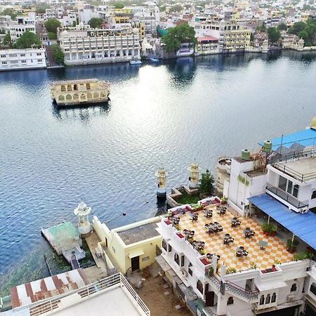 Hotel Devraj Niwas On Lake Pichola Udaipur Extérieur photo